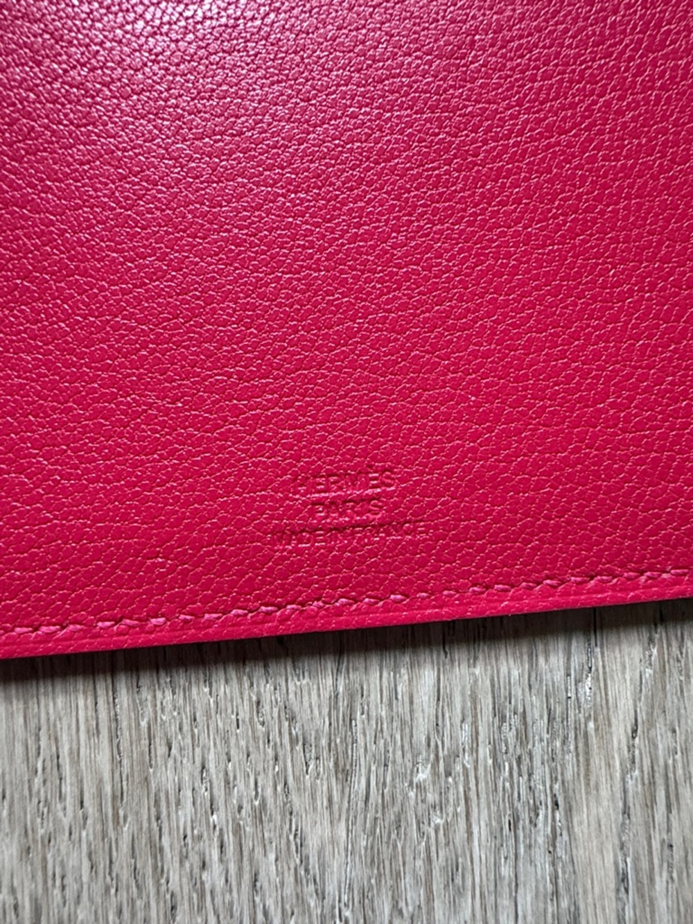 GUC hermes tarmac passport holder rose extreme with original box and ribbon - Picture 6 of 17